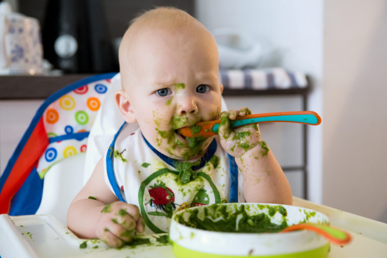 Altersgerechter Leitfaden für die Ernährung Ihres Kleinkindes
