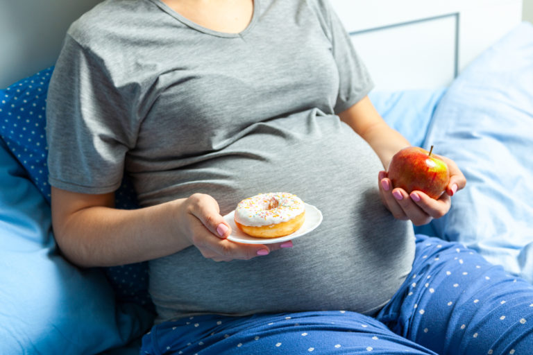 Übergewichtig und schwanger: Wie man mit der Gewichtszunahme während der Schwangerschaft umgeht